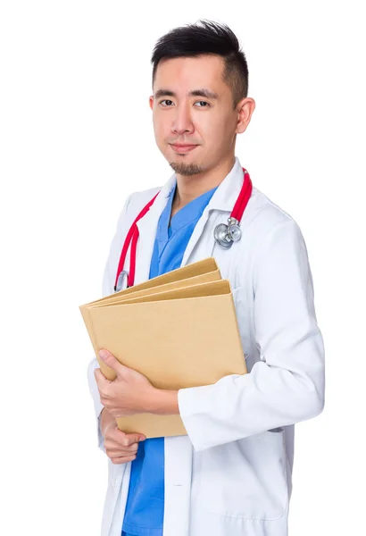 Ásia masculino médico no branco casaco — Fotografia de Stock