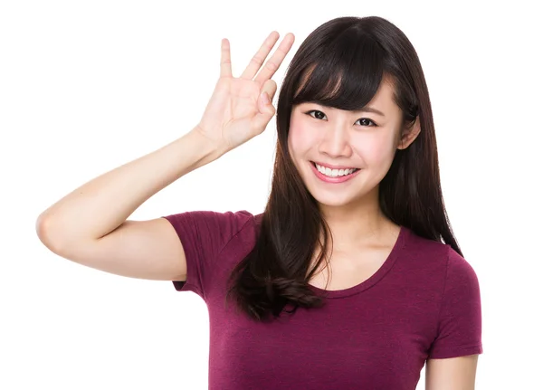 Asiatiska ung kvinna i röd t-shirt — Stockfoto