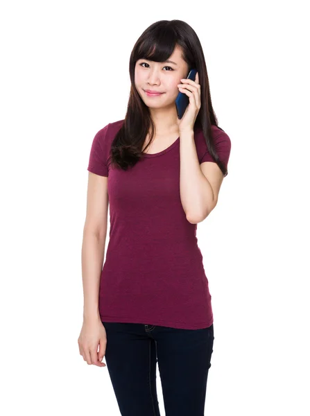 Asiatico giovane donna in rosso t-shirt — Foto Stock