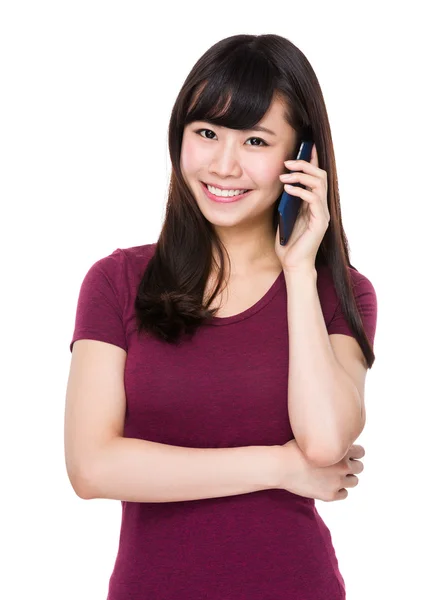 Asiática joven mujer en rojo camiseta — Foto de Stock