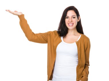 Genç beyaz kadın kahverengi hırka