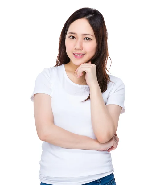 Giovane donna asiatica con mano sul mento — Foto Stock