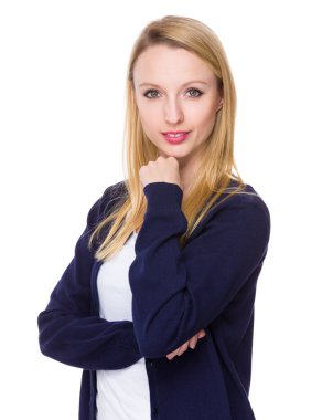 Mavi hırka beyaz genç kadın