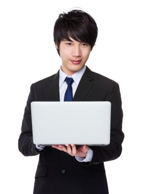 İş takım elbiseli genç Asyalı işadamı