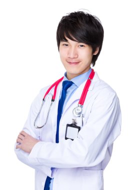 Asyalı erkek doktor beyaz ceket