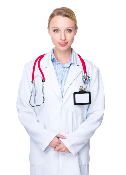 白いコートを着た白人女性医師 — ストック写真