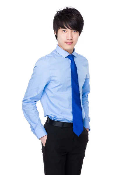 Jeune homme d'affaires asiatique en chemise bleue — Photo