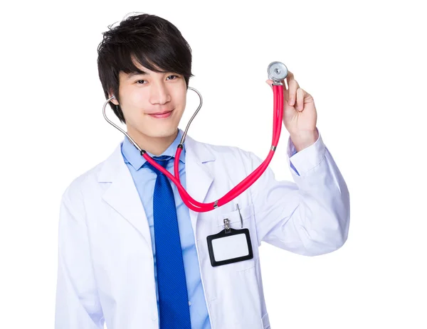 Asiatico maschio medico in bianco cappotto — Foto Stock