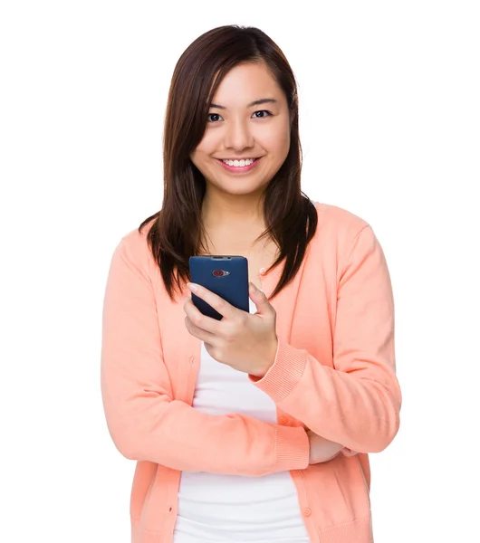 Asijské mladá žena v růžový svetr — Stock fotografie