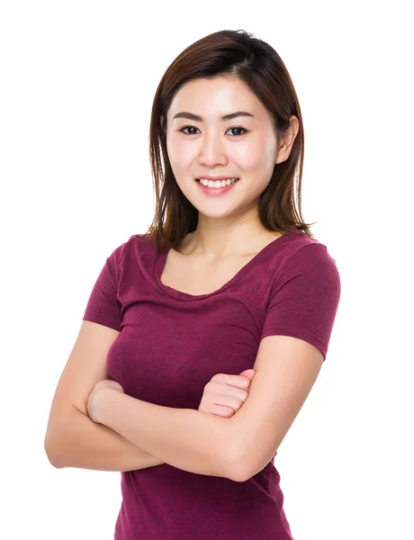 Азиатская девушка в красной футболке — стоковое фото