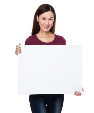 kırmızı t-shirt Asyalı genç kadın