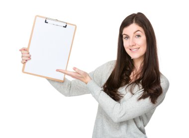 gri süveterli Kafkas genç kadın