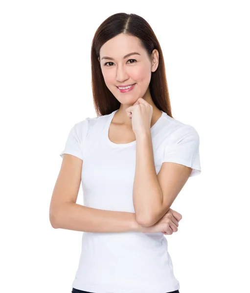 Asiatiska ung kvinna i vit t-shirt — Stockfoto