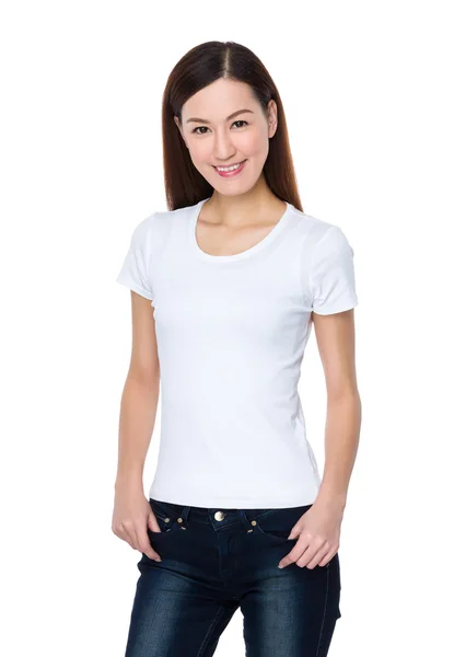 Asiatico giovane donna in bianco t-shirt — Foto Stock