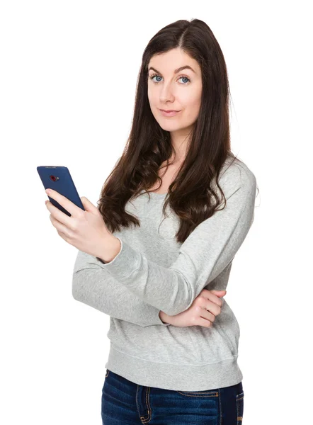 Mujer joven caucásica en suéter gris — Foto de Stock