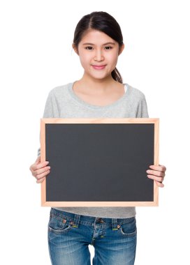 gri süveterli Asyalı genç kadın