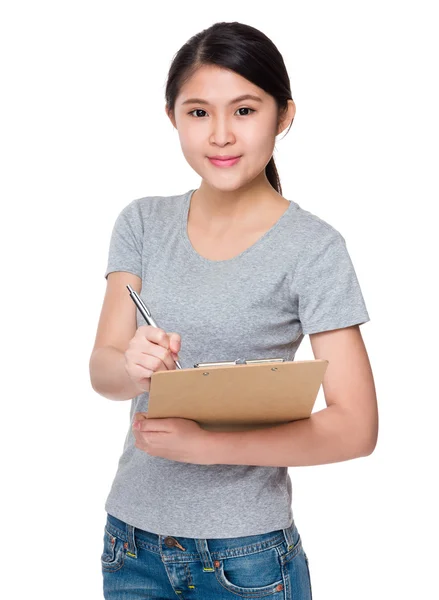 Asiática jovem mulher em cinza t-shirt — Fotografia de Stock