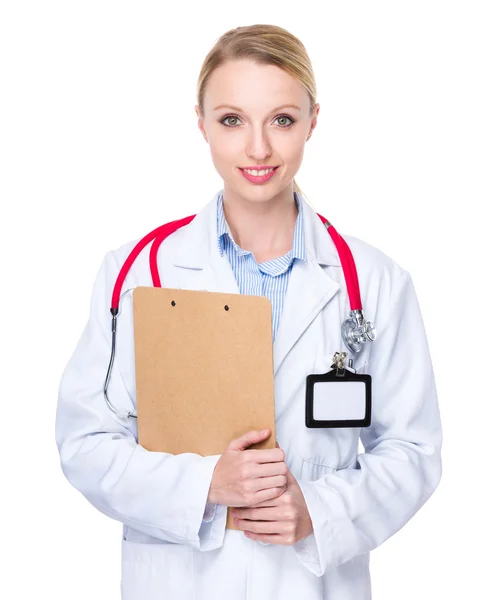Medico donna caucasica in cappotto bianco — Foto Stock