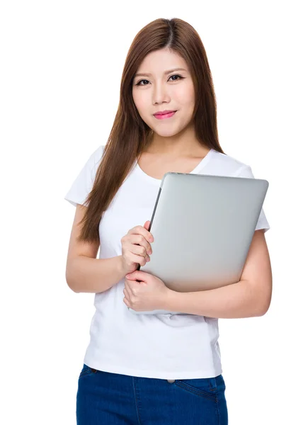 Mujer joven asiática en camiseta blanca — Foto de Stock