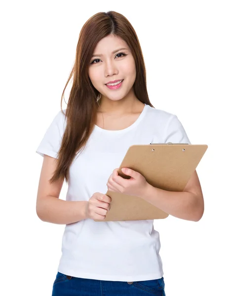 Mujer joven asiática en camiseta blanca — Foto de Stock