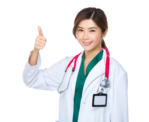 Asiatico donna medico in bianco cappotto — Foto Stock