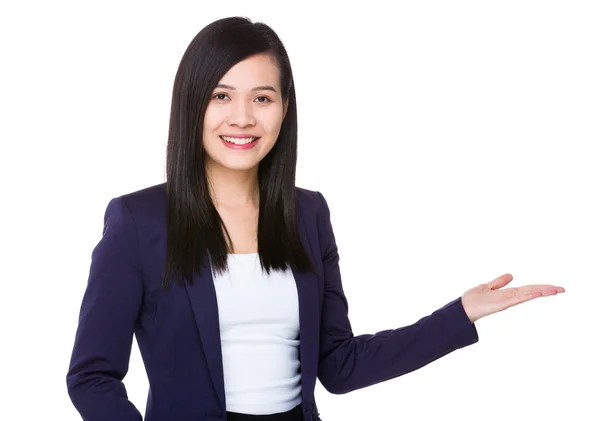 Junge asiatische Geschäftsfrau in Business-Anzug — Stockfoto