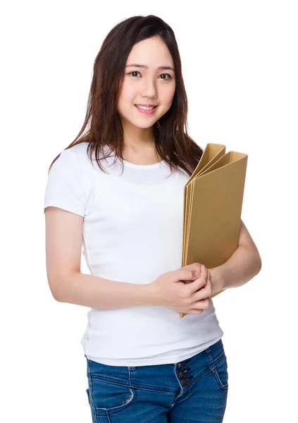 Mujer joven asiática en camiseta blanca — Foto de Stock