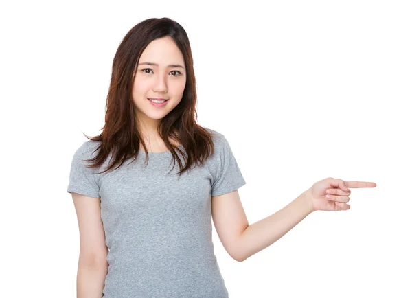 Asiática jovem mulher em cinza t-shirt — Fotografia de Stock