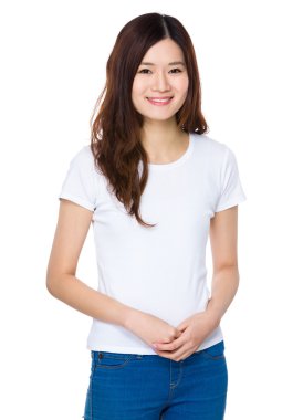 Beyaz t-shirt Asyalı genç kadın