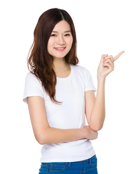 Asiatico giovane donna in bianco t-shirt — Foto Stock