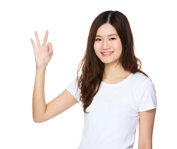 Asiatico giovane donna in bianco t-shirt — Foto Stock