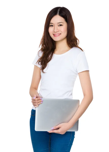 Mujer joven asiática en camiseta blanca —  Fotos de Stock