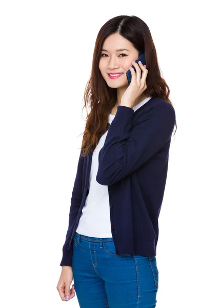 Asiatique jeune femme en bleu cardigan — Photo