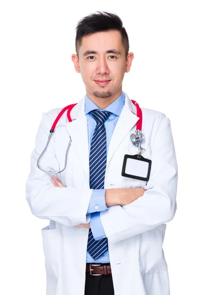 Чоловік азіатський лікар у білому пальто — стокове фото