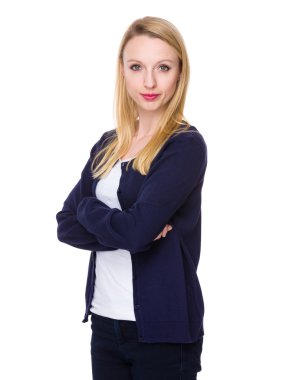 Mavi hırka beyaz genç kadın