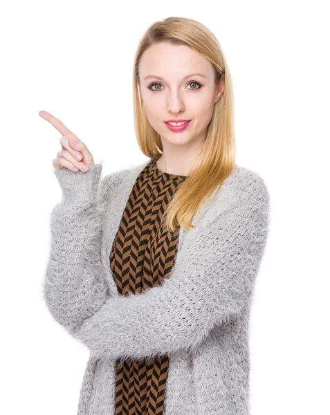 Kaukasische jonge vrouw in grijze vest — Stockfoto