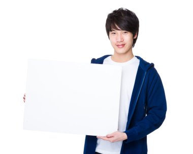 Mavi kazaklı Asya genç adam