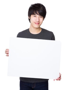 Asya genç adam gri t-shirt