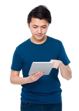 Mavi t-shirt Asya genç adam