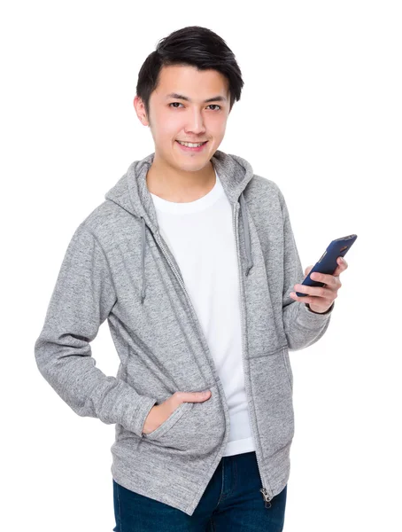 Ung asiatisk man i grå hoodie — Stockfoto