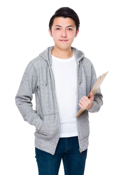 Junger asiatischer Mann im grauen Kapuzenpullover — Stockfoto