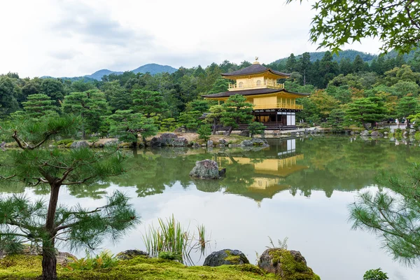 Pavilhão de Ouro no Templo de Kinkakuji — Fotografia de Stock