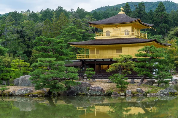 Pavilhão de Ouro no Templo de Kinkakuji — Fotografia de Stock