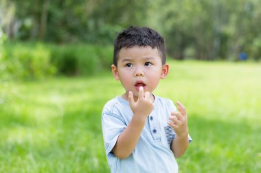 şirin Asyalı küçük çocuk