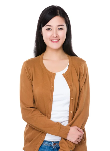 Asiatique jeune femme en brun cardigan — Photo