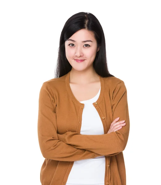 Asiatische junge Frau in brauner Strickjacke — Stockfoto