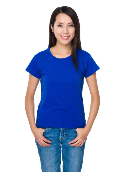 Asiatic tânără femeie în albastru t-shirt — Fotografie, imagine de stoc