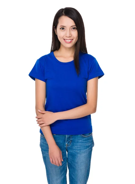 Asiático jovem mulher em azul t-shirt — Fotografia de Stock