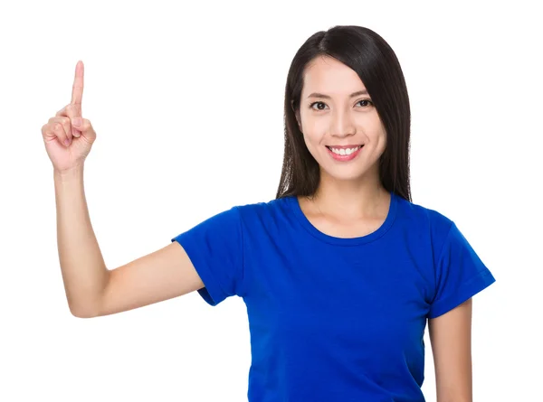 Ασιατικές νεαρή γυναίκα σε μπλε μπλουζάκι — Φωτογραφία Αρχείου