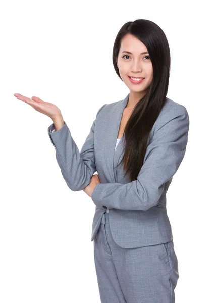 Young asian businesswoman in business suit — Stock Photo, Image